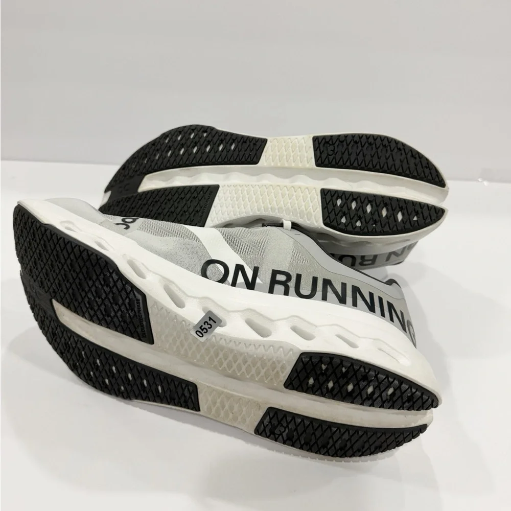 On Running running cloudsurfer